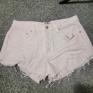 BRAND NEW FREE PEOPLE WHITE JEAN SHORTS